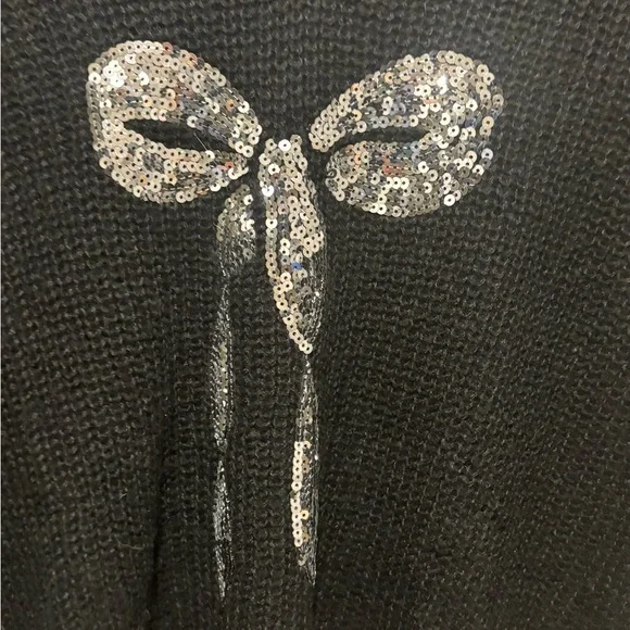 Women's Holiday Black Top with Silver Stunning sequence Bow - Size XL NWT - Picture 10 of 16